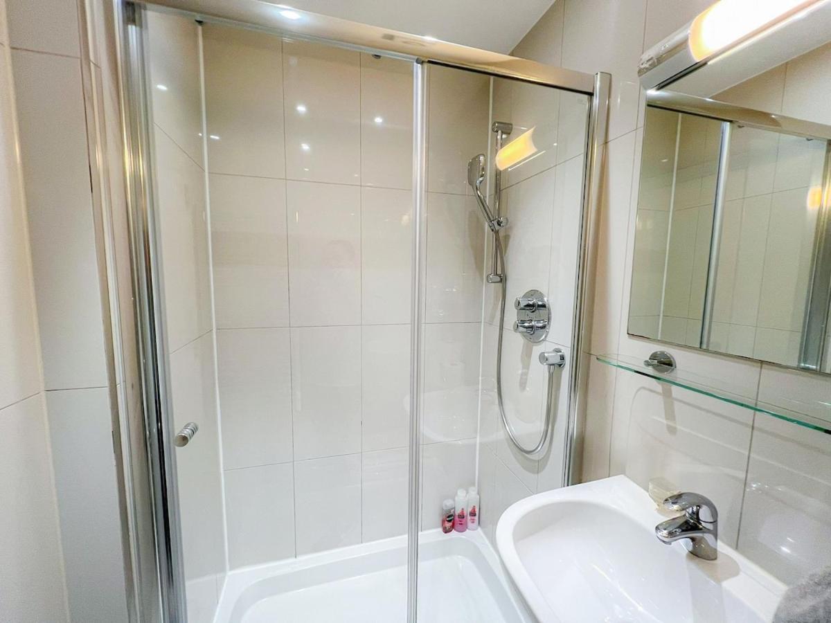 3 Bedroom Apartment With Private Terrace In Pimlico, Westminster, Victoria Londra Dış mekan fotoğraf